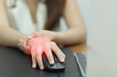 Túlerőltetés és gyulladás is okozhat alkarfájdalmat